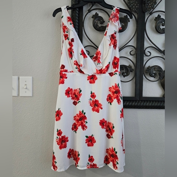 Forever 21 Red and White Floral Mini Dress - Picture 6 of 11